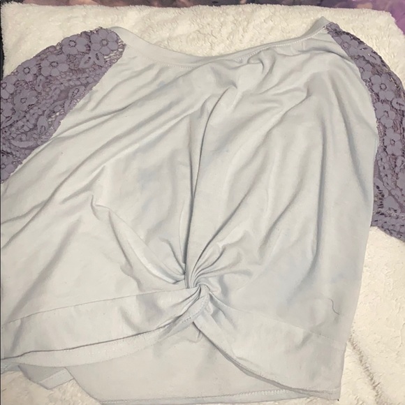 White cropped with floral laced sleeves - Picture 3 of 4